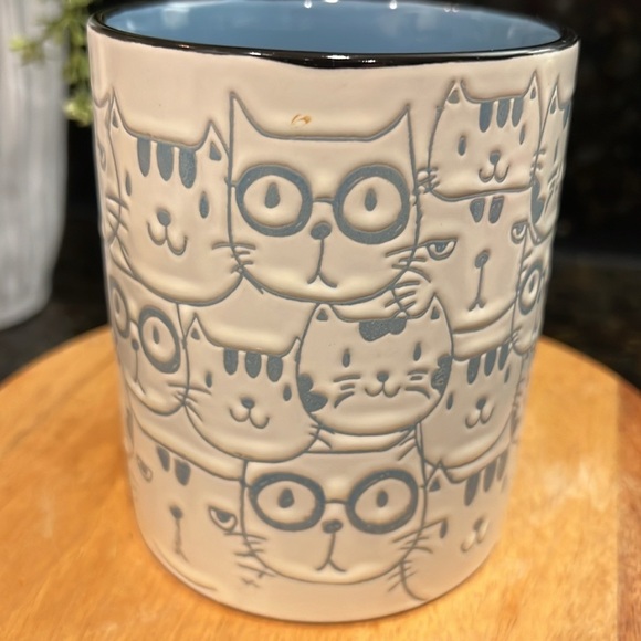 Cat Face Embossed Mug - Picture 4 of 10
